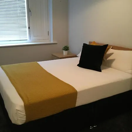 Central 2 Bedroom Apt In Smithfield *