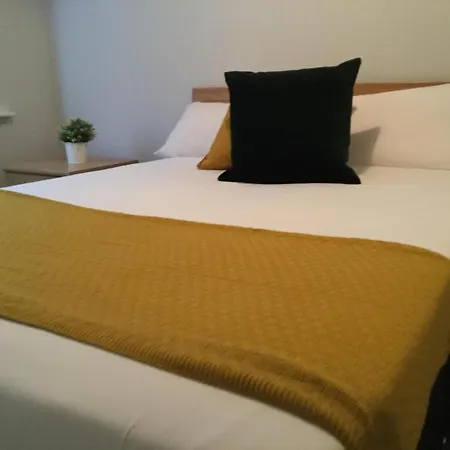 Central 2 Bedroom Apt In Smithfield